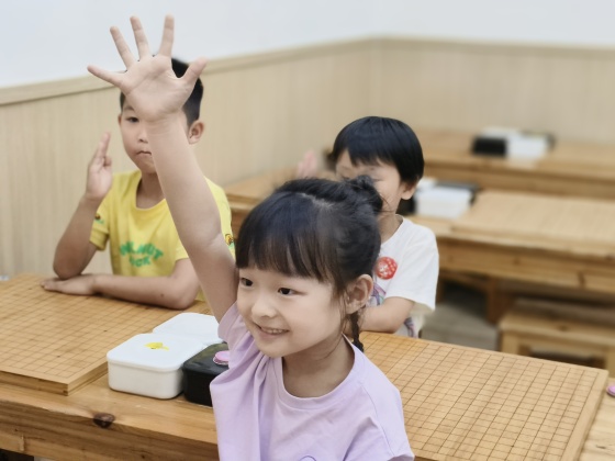 在歡樂(lè)的課堂里，孩子們沉浸在愉悅的氛圍中，享受著每一次的探索與學(xué)習(xí)~_副本.jpg