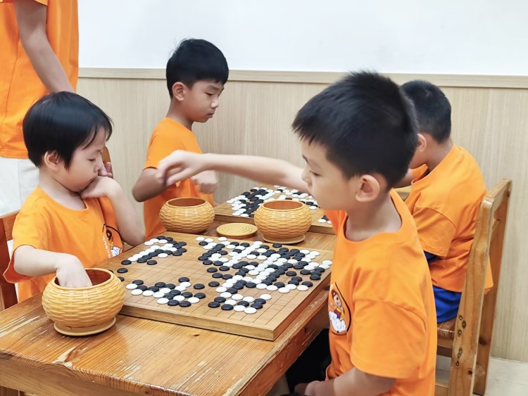 在棋盤上，執(zhí)掌風云變化的小棋手_副本.jpg