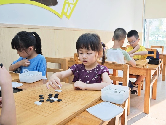 3、我們這一周的照片分享又再次回到了我們小棋手們的課堂日常_副本.jpg